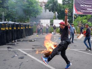 Polres Jaksel Gelar Simulasi Tangani Kericuhan di Demo Massa Pemilu