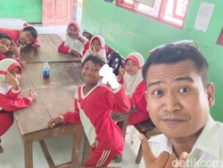 Keteguhan Guru Jumangin Pegang Amanah Jaga Siswa Pembawa Bekal Ulat