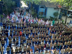 Siswa TK-SD di Pati Salat Istisqa Berdoa Hujan Segera Turun