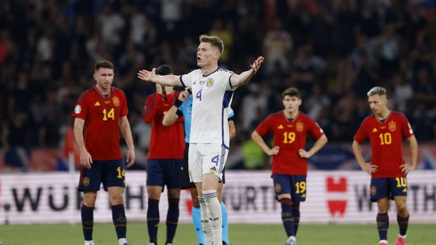Soccer Football - Euro 2024 Qualifier - Group A - Spain v Scotland - Estadio de La Cartuja, Seville, Spain - October 12, 2023 Scotland's Scott McTominay reacts after his goal is disallowed after a VAR review REUTERS/Marcelo Del Pozo