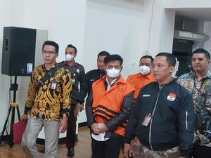 Ditahan KPK, Syahrul Yasin Limpo Pakai Rompi Oranye dan Diborgol Ditahan KPK, Syahrul Yasin Limpo Pakai Rompi Oranye dan Diborgol