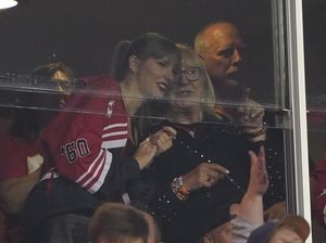 Foto Ini Bisa Jadi Bukti Taylor Swift & Travis Kelce Pacaran Bukan Cuma Gosip