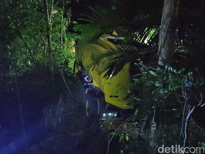 Truk Tangki Bantuan Air Masuk Jurang di Kulon Progo Berhasil Dievakuasi