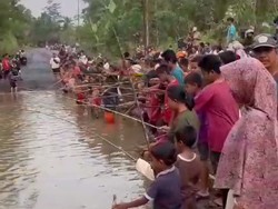 Warga Lomba Mancing Lele di Jalan Rusak, Ternyata 4 Tahun Tak Diperbaiki