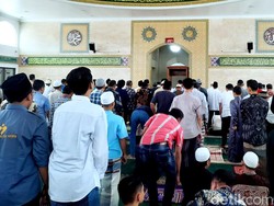 Salat Gaib Warga Karawang untuk Korban Perang di Palestina