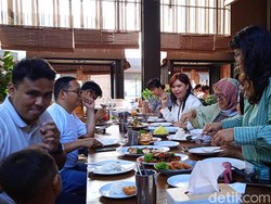 Seru! Foodies Pilih Seafood Segar di Pasar Ikan dan Cicip Hidangan Mantul