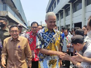 Alim Markus dan Ratusan Buruh Maspion Doakan Ganjar Jadi Presiden Alim Markus dan Ratusan Buruh Maspion Doakan Ganjar Jadi Presiden