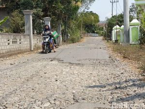 Momen Khofifah Disambati Jalan Rusak oleh Warga Tulungagung Momen Khofifah Disambati Jalan Rusak oleh Warga Tulungagung