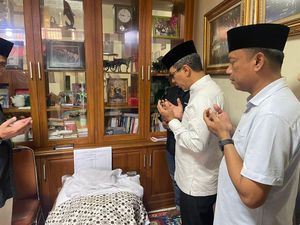 Heru Budi Melayat ke Rumah Duka Ketua F-PDIP DPRD DKI Gembong Warsono Heru Budi Melayat ke Rumah Duka Ketua F-PDIP DPRD DKI Gembong Warsono