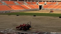 Agar JIS memenuhi standar FIFA sebagai venue Piala Dunia U-17 2023, rumputnya kini sedang direnovasi. Foto: Mercy Raya/detikcom