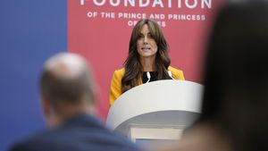 8 Gaya Kate Middleton Peringati Hari Kesehatan Mental, Antingnya Sarat Makna