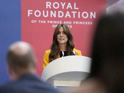 8 Gaya Kate Middleton Peringati Hari Kesehatan Mental, Antingnya Sarat Makna