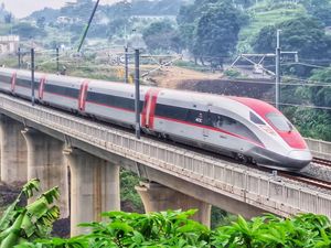 Perbandingan Harga Tiket Kereta Cepat Whoosh dan Argo Parahyangan, Pilih Mana?