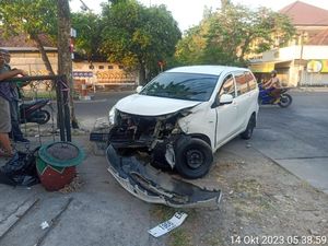 Tabrakan 2 Mobil di Kalasan Surabaya Tewaskan Seorang Kakek