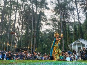 Kolaborasi Apik Lengger Lanang dan Musik Jazz Gunung Slamet di Baturraden Kolaborasi Apik Lengger Lanang dan Musik Jazz Gunung Slamet di Baturraden