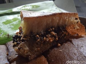 Menikmati Martabak Legendaris Berbalut Daun Pisang di Pasar Baru Menikmati Martabak Legendaris Berbalut Daun Pisang di Pasar Baru