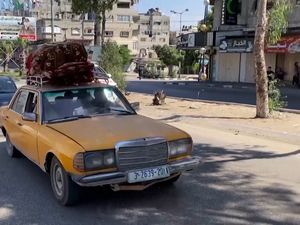 Momen Warga Gaza Mulai Mengungsi ke Selatan Buntut Ancaman Israel