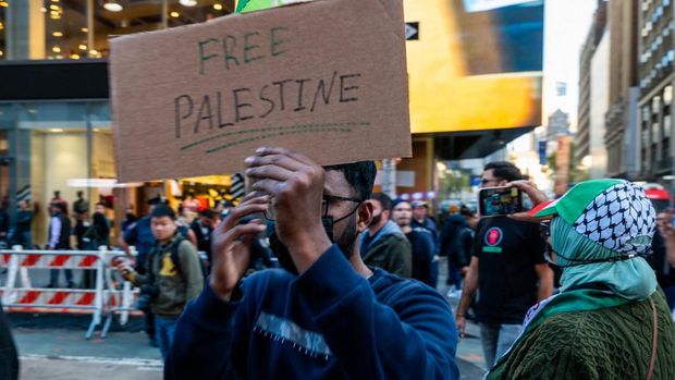 NEW YORK, NEW YORK - OCTOBER 13: Supporters of Palestine participate in a rally in Times Square to condemn the recent fighting in Gaza on October 13, 2023 in New York City. Across the country and around the world, people are holding rallies and vigils for both Palestinians and Israelis following a surprise attack by Hamas on October 7. The attack has resulted in a bombardment of Gaza by the Israeli military and a a possible ground invasion of the territory.   Spencer Platt/Getty Images/AFP (Photo by SPENCER PLATT / GETTY IMAGES NORTH AMERICA / Getty Images via AFP)