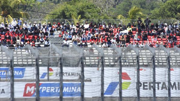 Penonton MotoGP Mandalika Mulai Ramai di Hari Kedua