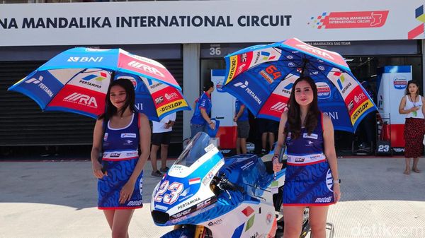 Foto: Pit Lane Walk Manjakan Penonton Sultan di MotoGP Mandalika