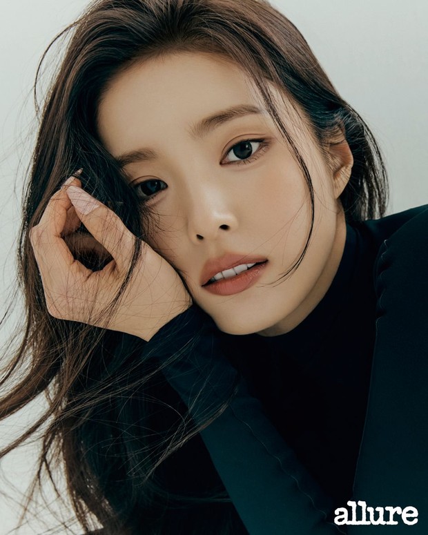 Potret Shin Se Kyung dalam majalah Allure