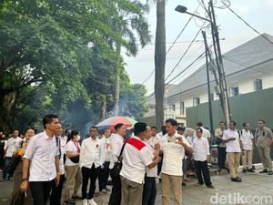 Budi Arie dan Rombongan Projo Tiba di Kediaman Prabowo