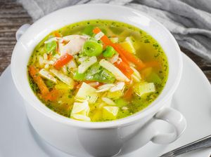 Resep Sup Ayam Sayuran Segar untuk Menu Makan Siang