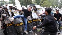 Simulasi Polisi Tangerang Cegah Kericuhan di Pemilu 2024