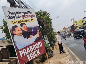 Spanduk Prabowo-Erick Gak Bahaya Ta Muncul di Bekasi Spanduk Prabowo-Erick Gak Bahaya Ta Muncul di Bekasi