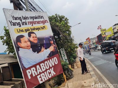 Spanduk Prabowo-Erick Gak Bahaya Ta Muncul di Bekasi