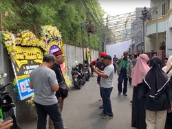 Suasana Rumah Duka Ketua Fraksi PDIP DPRD DKI Jakarta Gembong Warsono