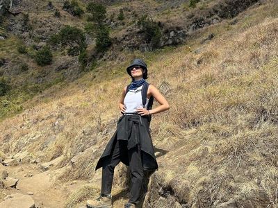 Gaya Tatjana Saphira Naik Gunung Rinjani, Tetap Cantik!