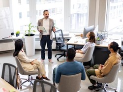 Human Capital: Pengertian, Tugas, Jenis, dan Bedanya dengan Human Resource