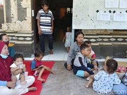 28 Warga Mengungsi ke Kantor Lurah Imbas Kebakaran Hebat TPA Suwung