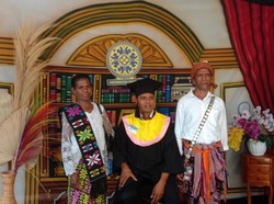 Kisah Anak Penjual Sirih Pinang Asal Pedalaman NTT Raih Gelar Master