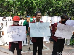 MK Didemo Jelang Putusan Gugatan Batas Usia Capres-Cawapres Dibacakan Besok