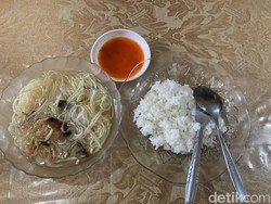 Mencicipi Soto Padang yang Rasanya Segar Banget