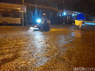 Potret Jalan Protokol di Palopo Terendam Air Usai 3 Jam Diguyur Hujan Deras