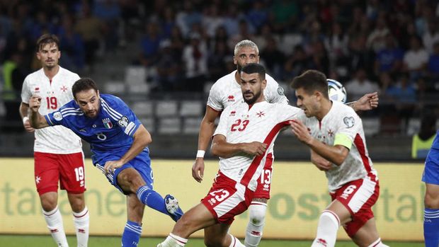 Soccer Football - Euro 2024 Qualifier - Group C - Italy v Malta - Stadio San Nicola, Bari, Italy - October 14, 2023 Italy's Giacomo Bonaventura scores their first goal REUTERS/Alessandro Garofalo