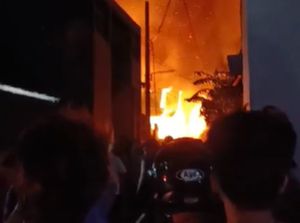 Kebakaran di Jalan Mamoa Raya Makassar, Damkar Dikerahkan ke Lokasi