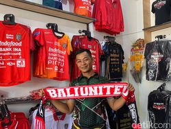 Curhat Penjual Merchandise di Stadion Dipta, Omzet Turun 40 Persen gegara Ini