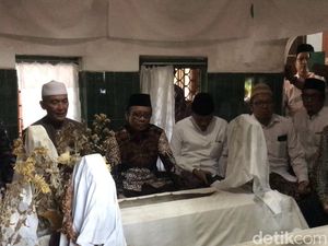 Sebelum Jadi Cawapres, Mahfud Md Ziarahi Makam Mbah Sambu, Siapa Dia? Sebelum Jadi Cawapres, Mahfud Md Ziarahi Makam Mbah Sambu, Siapa Dia?
