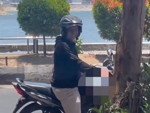 Heboh Pemotor Pamer Kelamin ke Wanita di Jalan Penghibur Makassar Heboh Pemotor Pamer Kelamin ke Wanita di Jalan Penghibur Makassar