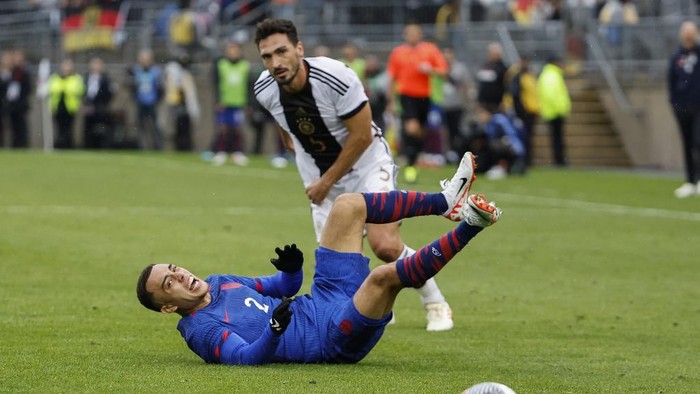 HARTFORD, CT - OCTOBER 14: Tim Weah #2 of the United States is dumped by Mats Hummels #5 of Germany during the during the first half of their International Friendly on October 14, 2023 at Rentschler Field in Hartford, Connecticut.(Photo By Winslow Townson/Getty Images) (Photo by Winslow Townson / GETTY IMAGES NORTH AMERICA / Getty Images via AFP)