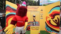 Maskot Piala Dunia U-17 Bacuya ikut memeriahkan acara ini.