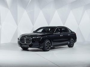 BMW Punya Mobil Listrik Antipeluru tapi Nggak Sembarang Orang Bisa Beli BMW Punya Mobil Listrik Antipeluru tapi Nggak Sembarang Orang Bisa Beli