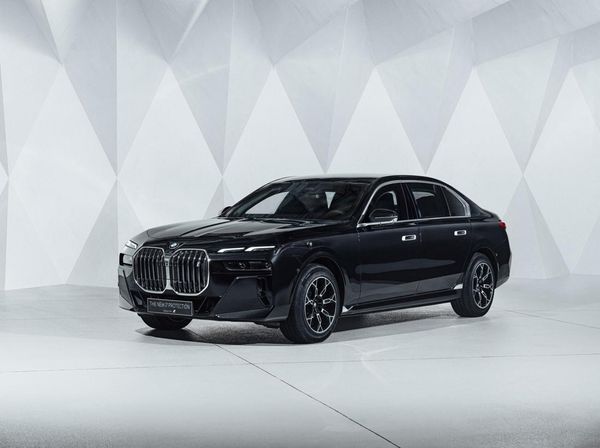 Mobil Listrik BMW i7 Antipeluru, Cocok buat Mobil Presiden di IKN
