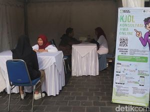 Antusiasme Warga Ikut Pemeriksaan Kesehatan Jiwa di CFD Dago Antusiasme Warga Ikut Pemeriksaan Kesehatan Jiwa di CFD Dago