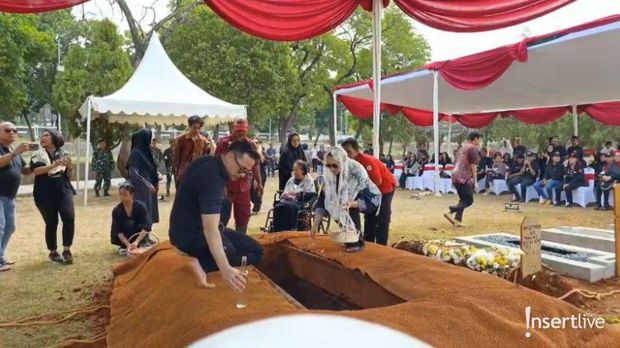 Prosesi Upacara Pemakaman Militer Wibowo Wirjodiprojo