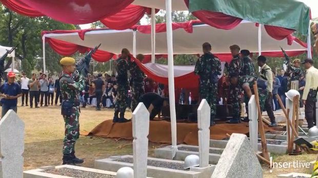 Prosesi Upacara Pemakaman Militer Wibowo Wirjodiprojo